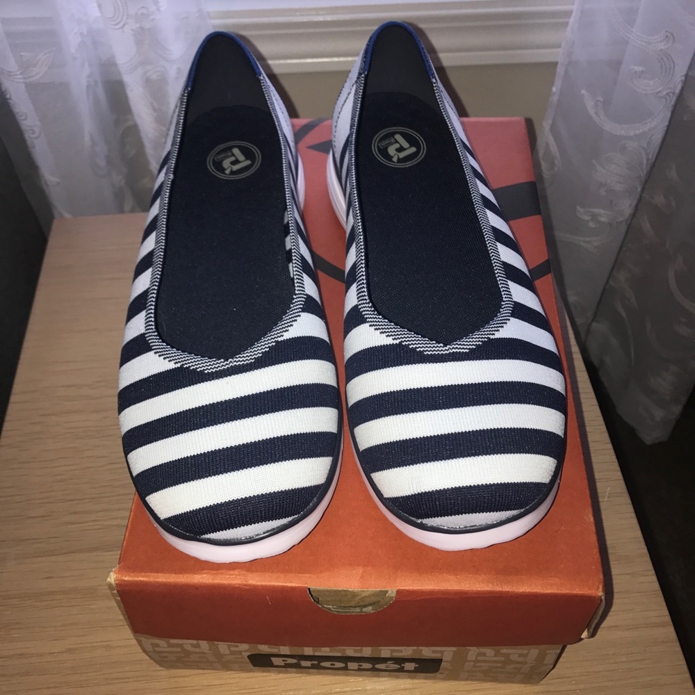 Brand New PROPET Navy&White Stripe Flex Flats WIDE